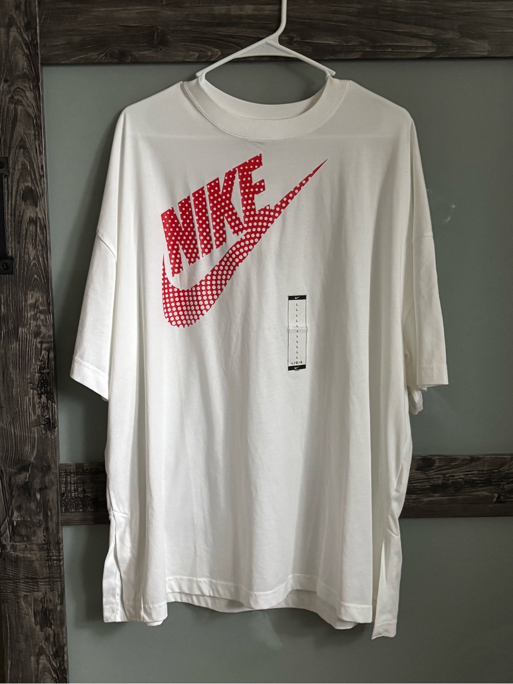 Nike White Short-Sleeve Tee with Red Dot Logo NWT size Large